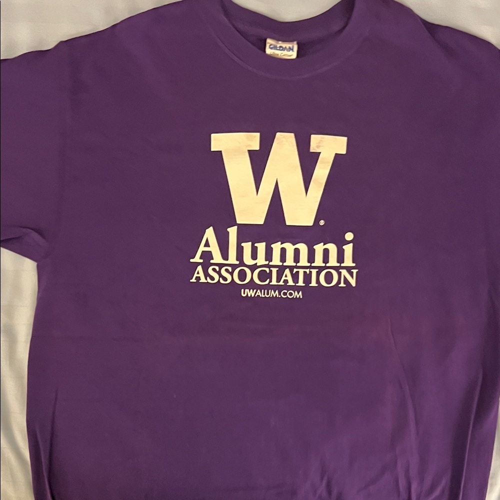 University of Washington Alumni Association Large Purple Tee